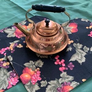 (2)Grape & Vine Reversible Black With  Fruit Motif Placemats. Classic Style